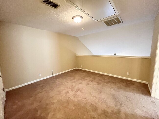 Building Photo - 3323 Risen Star Dr