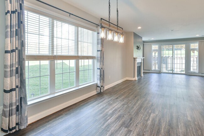 Building Photo - Beautiful Townhome in Arcona Community