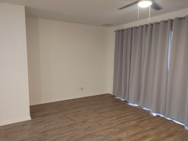 Building Photo - 1705 W Spring Meadow Loop