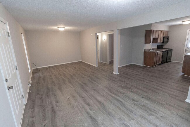 Building Photo - 215 Wheaton Ct