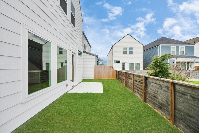 Building Photo - 13104 Moncloa Dr