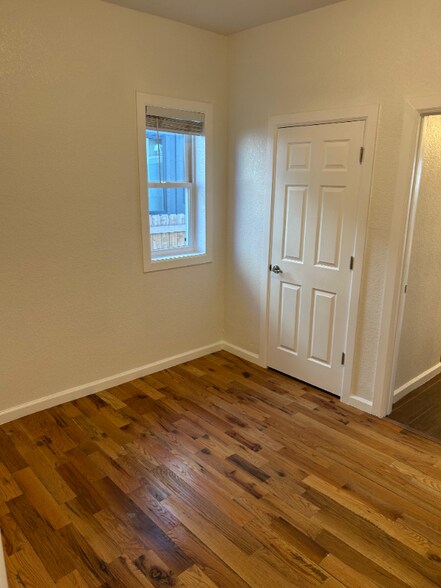 Building Photo - 2426 S Acoma St