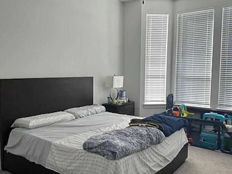 Building Photo - 1007 Simmental Loop