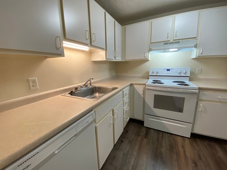 Building Photo - Milford Trails Apartments and Storage