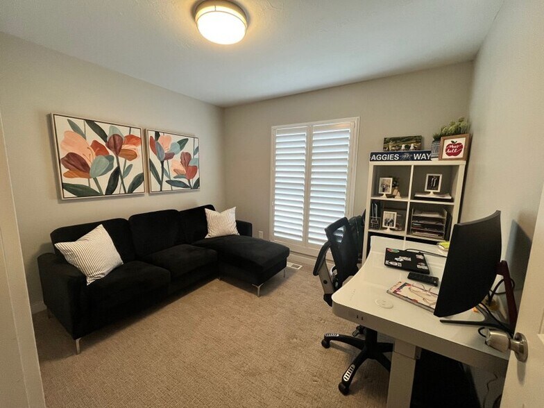 Building Photo - 1532 Merlin Way