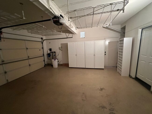Building Photo - 4 bedroom beautiful Irvine home in gated N...
