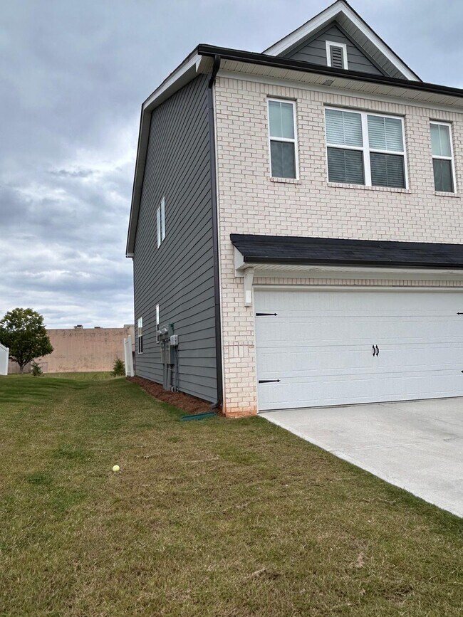 Building Photo - 108 Founders Dr