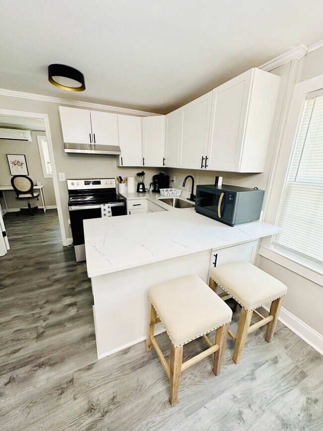 Building Photo - 231 Rogers Ave