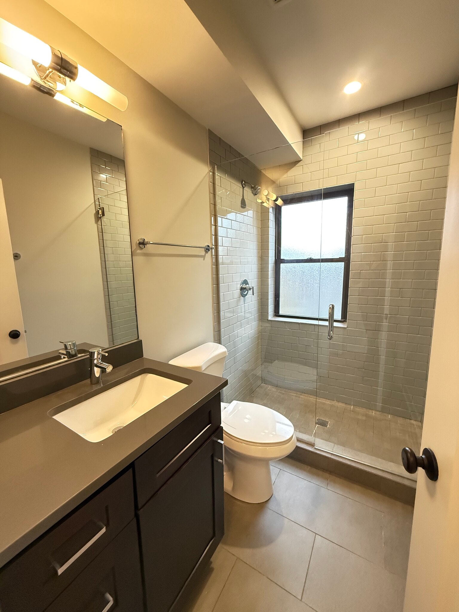 Building Photo - 2211 W Eastwood Ave