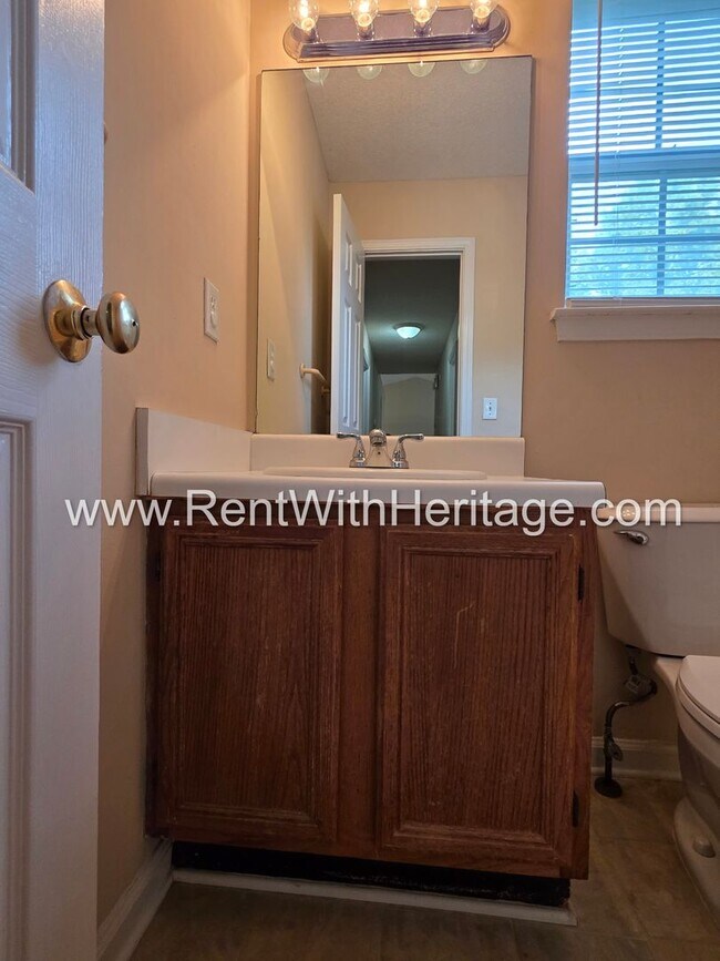 Building Photo - 6322 Hillview Ln