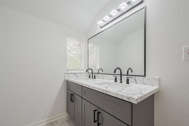 Building Photo - 5303 Lookout Mountain Dr