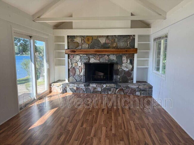 Building Photo - 12495 Oakwood Shores St