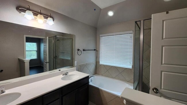 Building Photo - 256 Pebble Creek Ln