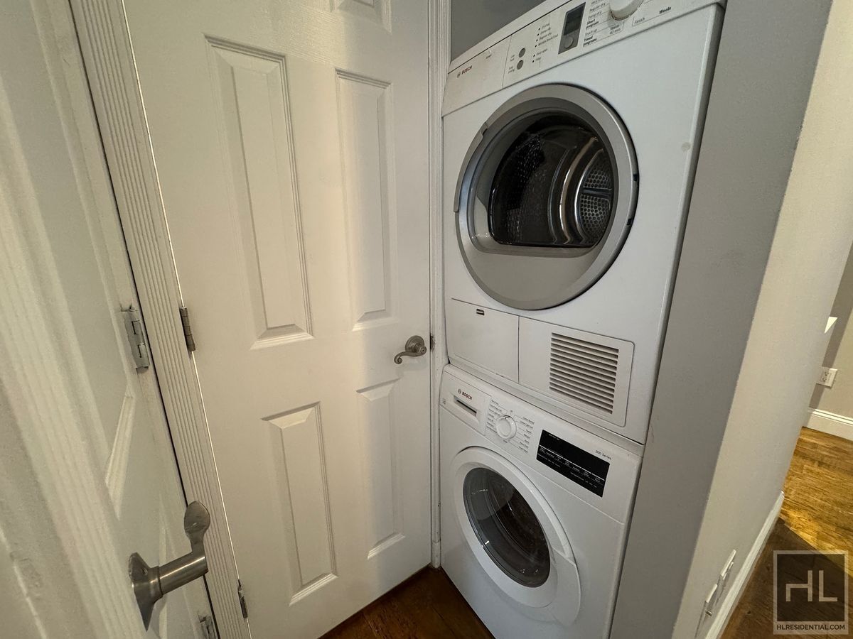 Building Photo - Mott Street