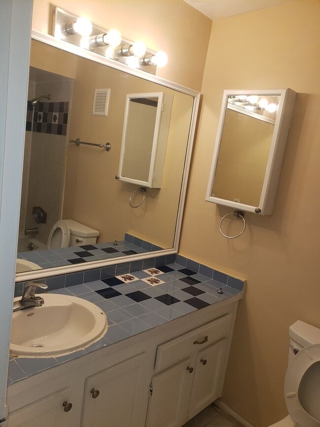 Building Photo - m56901