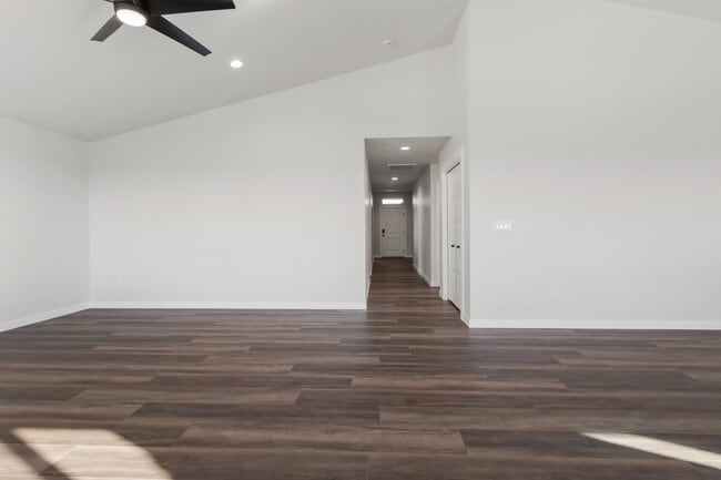 Building Photo - 7113 S Old Farm Ave