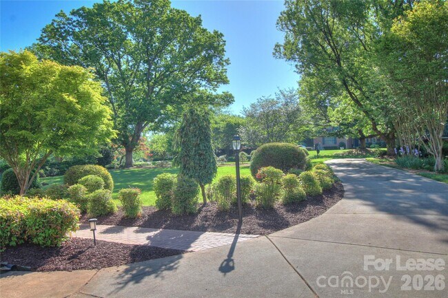 Building Photo - 1217 Weddington Hills Dr