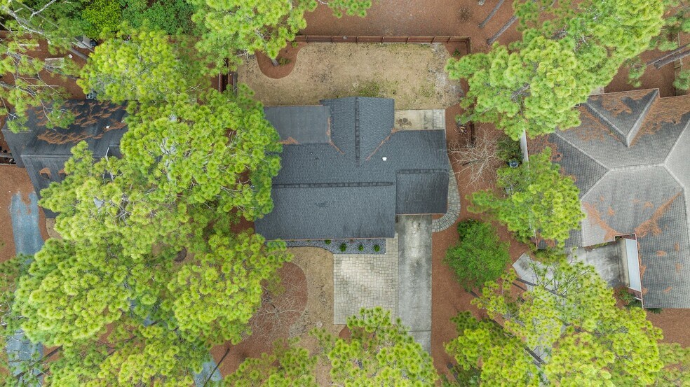 Building Photo - 1635 Longleaf Dr E