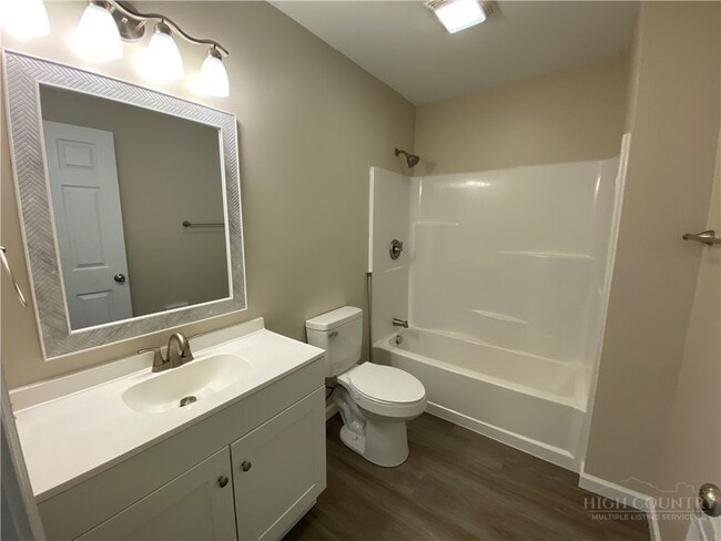 Building Photo - 233 Majestic Vine Ln
