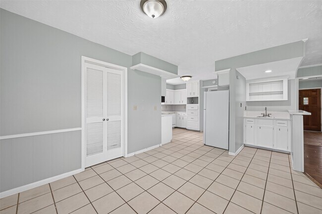 Building Photo - 5703 Green Timbers Dr