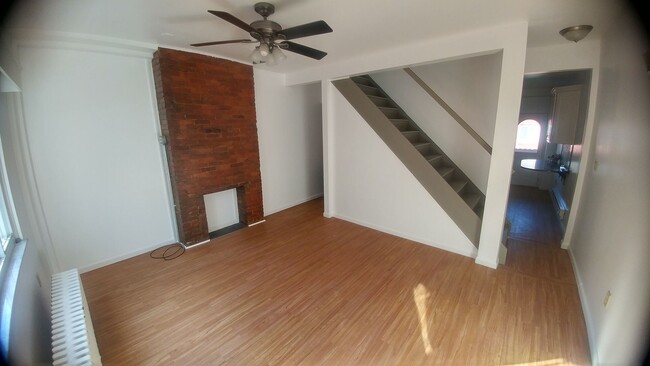 Building Photo - Newly Renovated Luxury 2 bedroom on a dead...