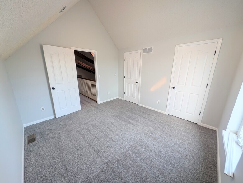 Building Photo - 1637 E Sheridan Bridge Ln