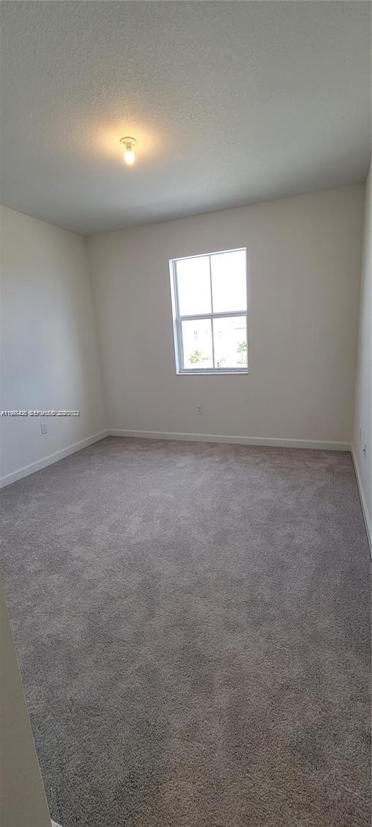 Building Photo - 1010 SE 26th Ter