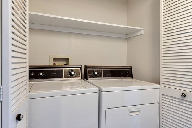 Building Photo - Charming 1 beds 1 bath in Aurora!**Owner i...