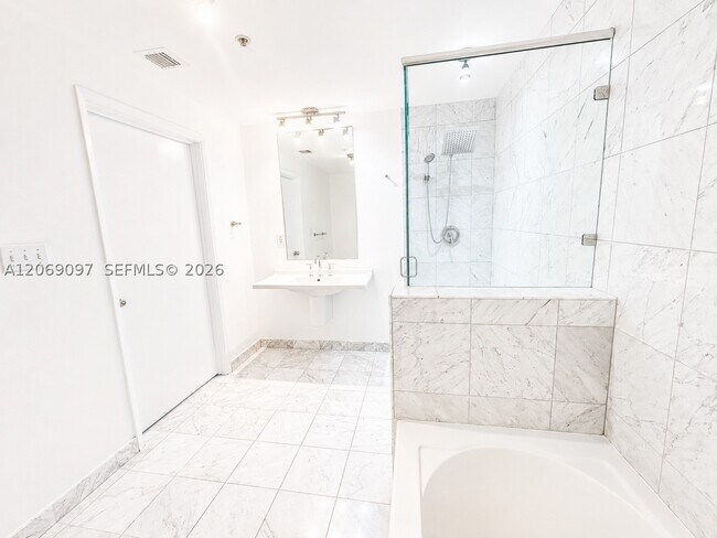 Building Photo - 6580 Indian Creek Dr