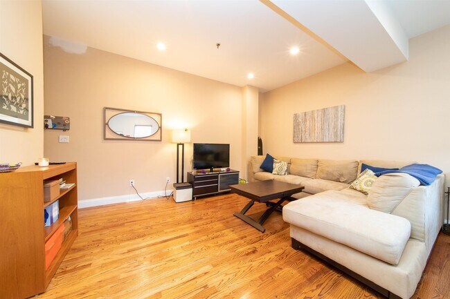 Building Photo - 227 Christopher Columbus Dr