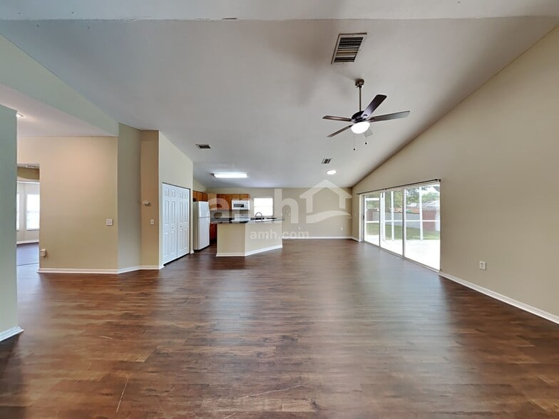 Building Photo - 7011 Silverwood Dr