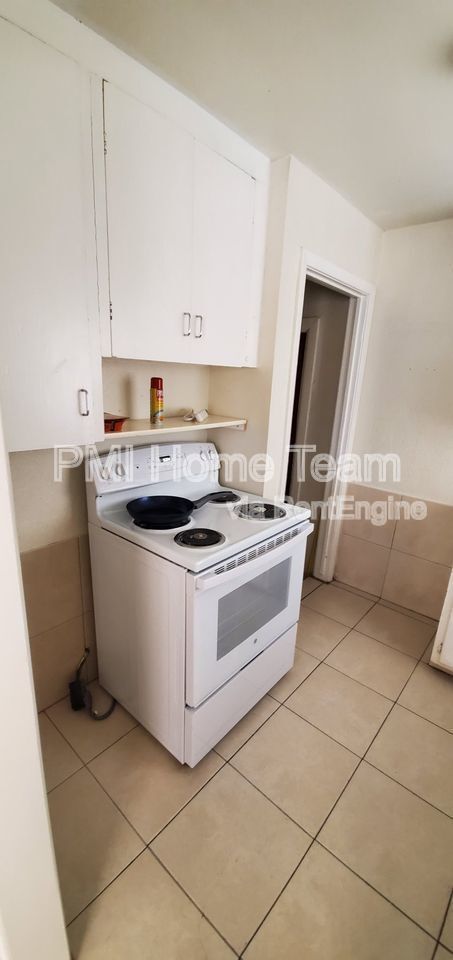 Building Photo - 889 Bel Mar Dr