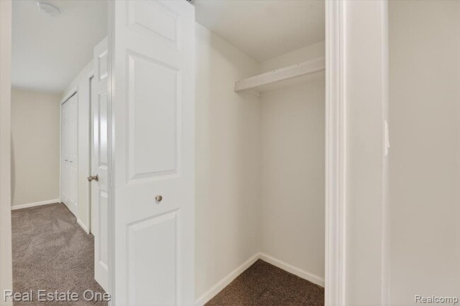 Building Photo - 874 N Main St