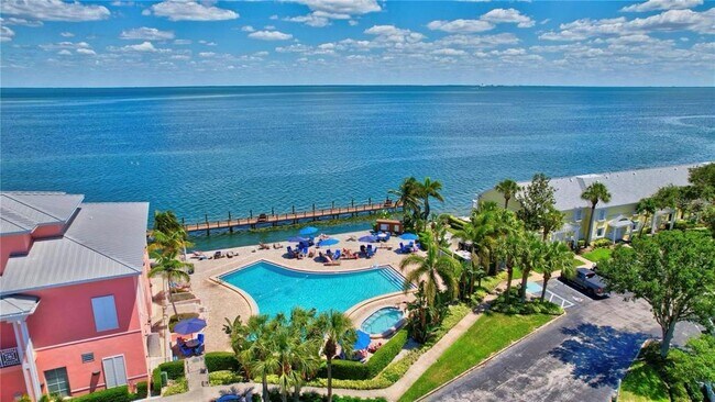 Building Photo - 201 Pompano Dr SE