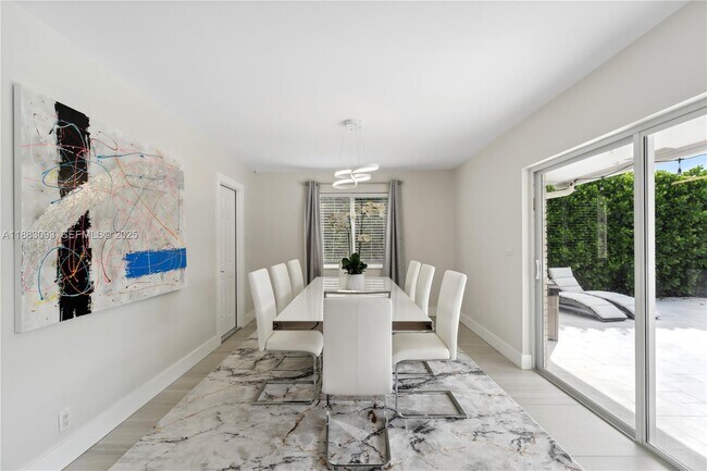 Building Photo - 1424 NE 53rd Ct