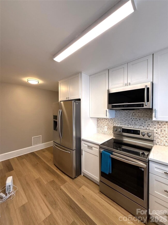 Building Photo - 833 Mohigan St