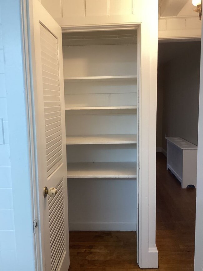 Building Photo - Two-Bedroom House