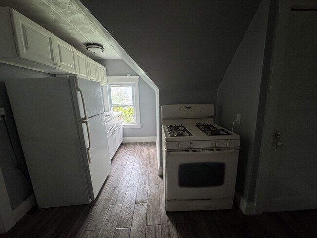 Building Photo - 11521 Tuscora Ave