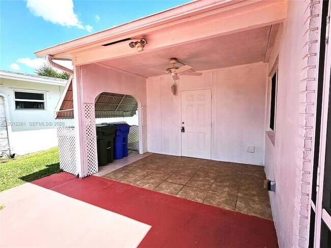 Building Photo - 1040 NW 73rd Terrace