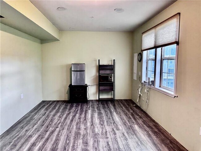 Building Photo - 108 Sweetwater Dr