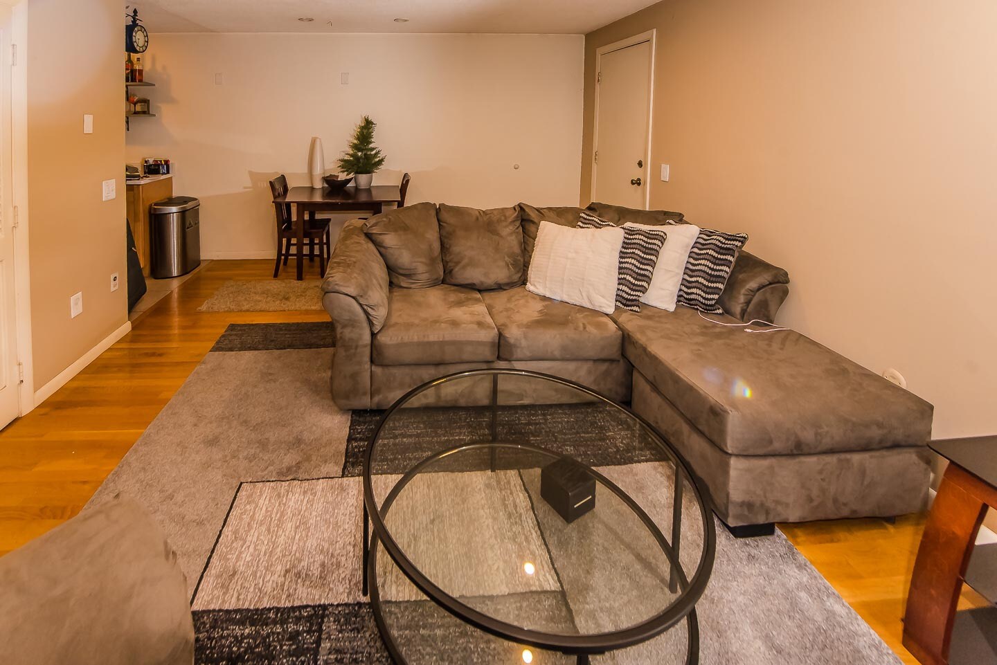 Building Photo - 172 River St