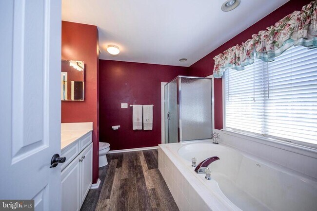Building Photo - 740 Hickory Limb Cir
