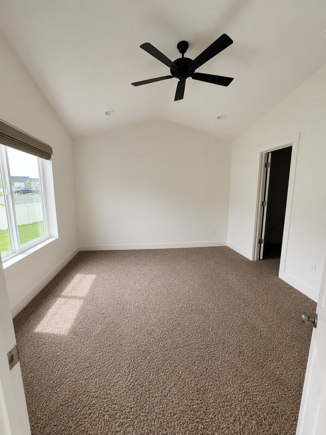 Building Photo - East Helena Rental