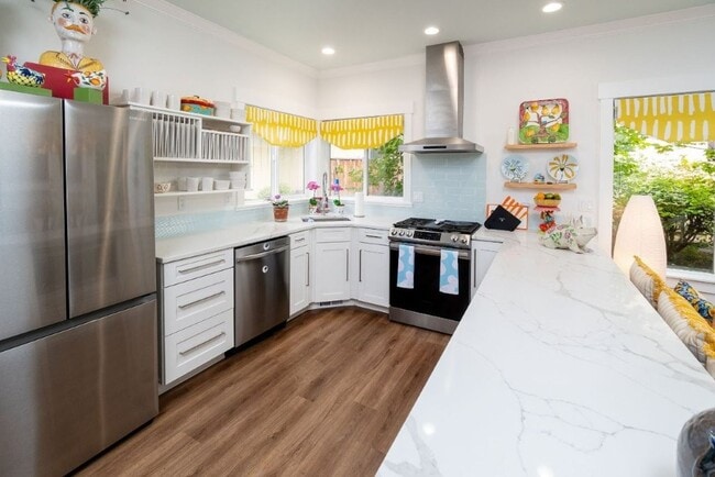 Building Photo - 61211 Fairfield Dr