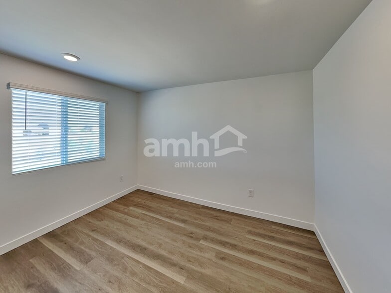 Building Photo - 9658 N Avenida Lucena