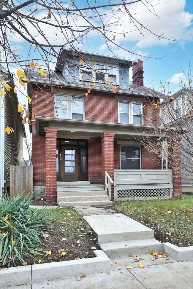 Building Photo - Incredible 6 Bedroom Home OSU Campus – Renovated, Spacious, and Move-In Ready!