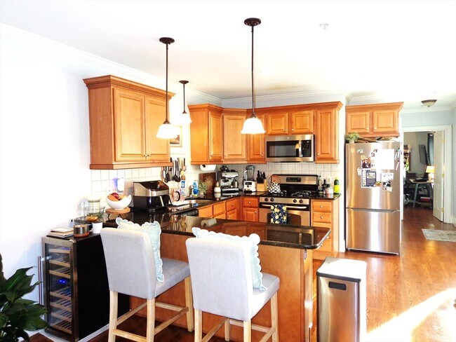 Building Photo - 17 Robbins St