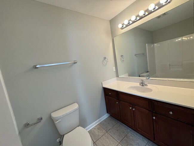 Building Photo - MOVE-IN READY! **MOVE-IN Special $250 off the 1st full month's rent.**