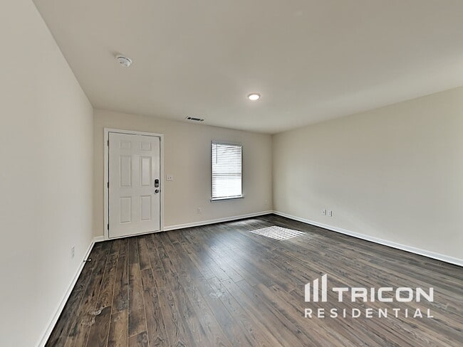 Building Photo - 207 Renwick Dr