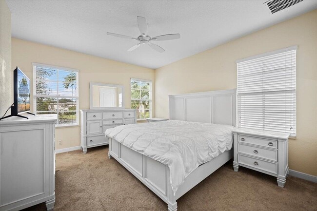 Building Photo - 647 Castle Dr